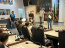 Câmara de Catanduva abre as portas para jovens e reforça: futuro da política começa na sala de aula