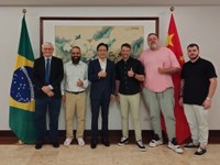 De Catanduva ao cenário global: Câmara reconhece missão diplomática de Robinson Farinazzo na China 