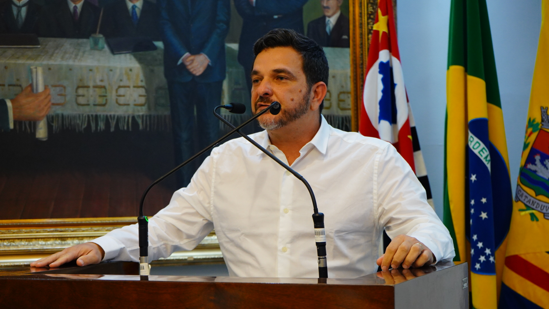 Em primeiro discurso na tribuna, vereador Professor Léo reafirma compromisso com a educação, o esporte e a população de Catanduva