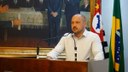 Mofo em escolas, elevador quebrado e gastos no Bosque: David Roger cobra urgência e questiona prioridades em Catanduva