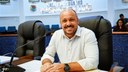 Na tribuna da primeira sessão do ano, vereador David Roger defende ensino cívico-militar e reforça compromisso com quem mais precisa 