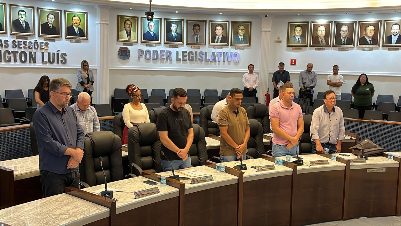 PÓS-SESSÃO 5 DE MAIO – Vereadores aprovam projetos de autoria de Marcos Crippa e Taise Braz