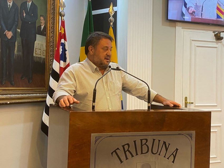 Presidente da Câmara usa a Tribuna e protesta contra decisão da Justiça em desfavor da Associação Bom Pastor
