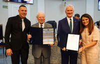 SESSÃO SOLENE: lideranças Ivo Dall’Acqua, da Fecomércio-SP, e Luiz Galina, do Sesc-SP, receberam o Título de Cidadão Catanduvense