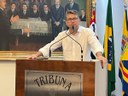 Vereador Gleison Begalli destaca necessidade de políticas públicas para idosos e sugere programa municipal de soltura de alevinos