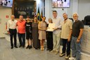 Vereador Gleison Begalli faz entrega de Votos de Aplauso no plenário da Câmara Municipal