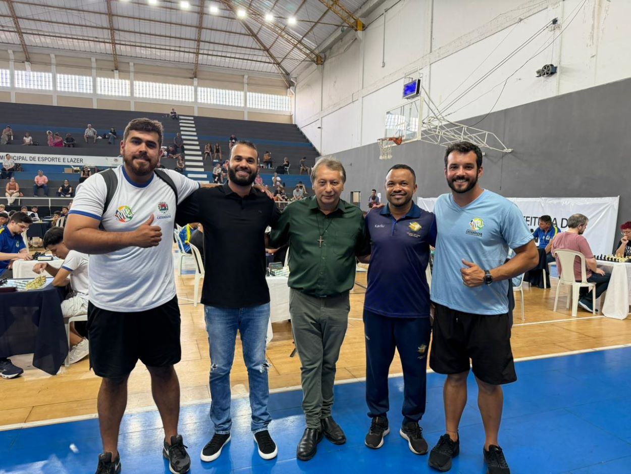 Vereador Manoel Gol de Ouro prestigiou a abertura do 8ª Etapa da Liga do Enxadrista realizada em Catanduva; vereador e enxadrista Gleison Begalli disputou a competição