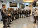 Vereador Pastor Júlio Zanini homenageia policiais militares com entrega de Moções de Congratulações