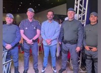 Vereador Pastor Júlio Zanini representa o presidente da Câmara, Marcos Crippa, na formatura do PROERD