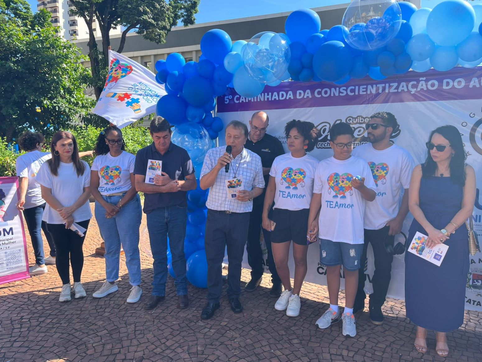 Vereadores participam de caminhada e reforçam luta pela inclusão do autismo em Catanduva